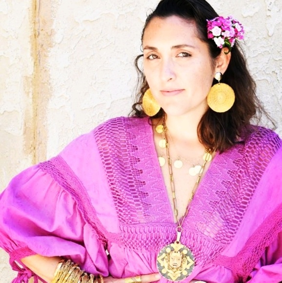 Meet your Posher, Courtney - Picture 1 of 1